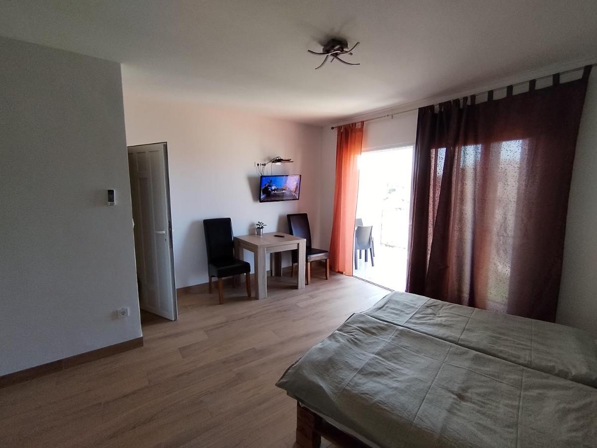 Stonewood Dalmacija Apartment พรีมอชเตน ภายนอก รูปภาพ